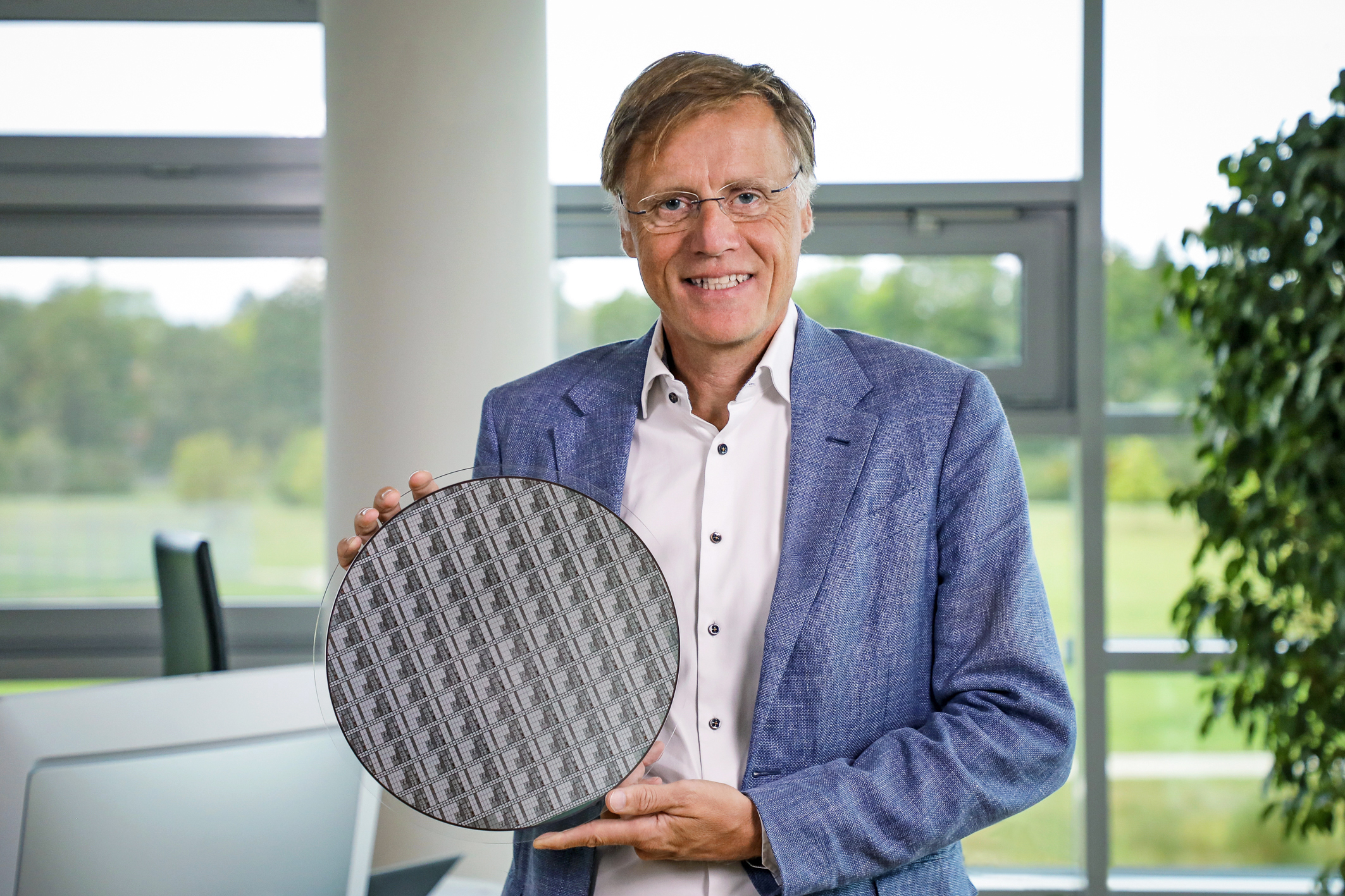 Infineon Introduces World’s First 300 mm GaN Power Technology